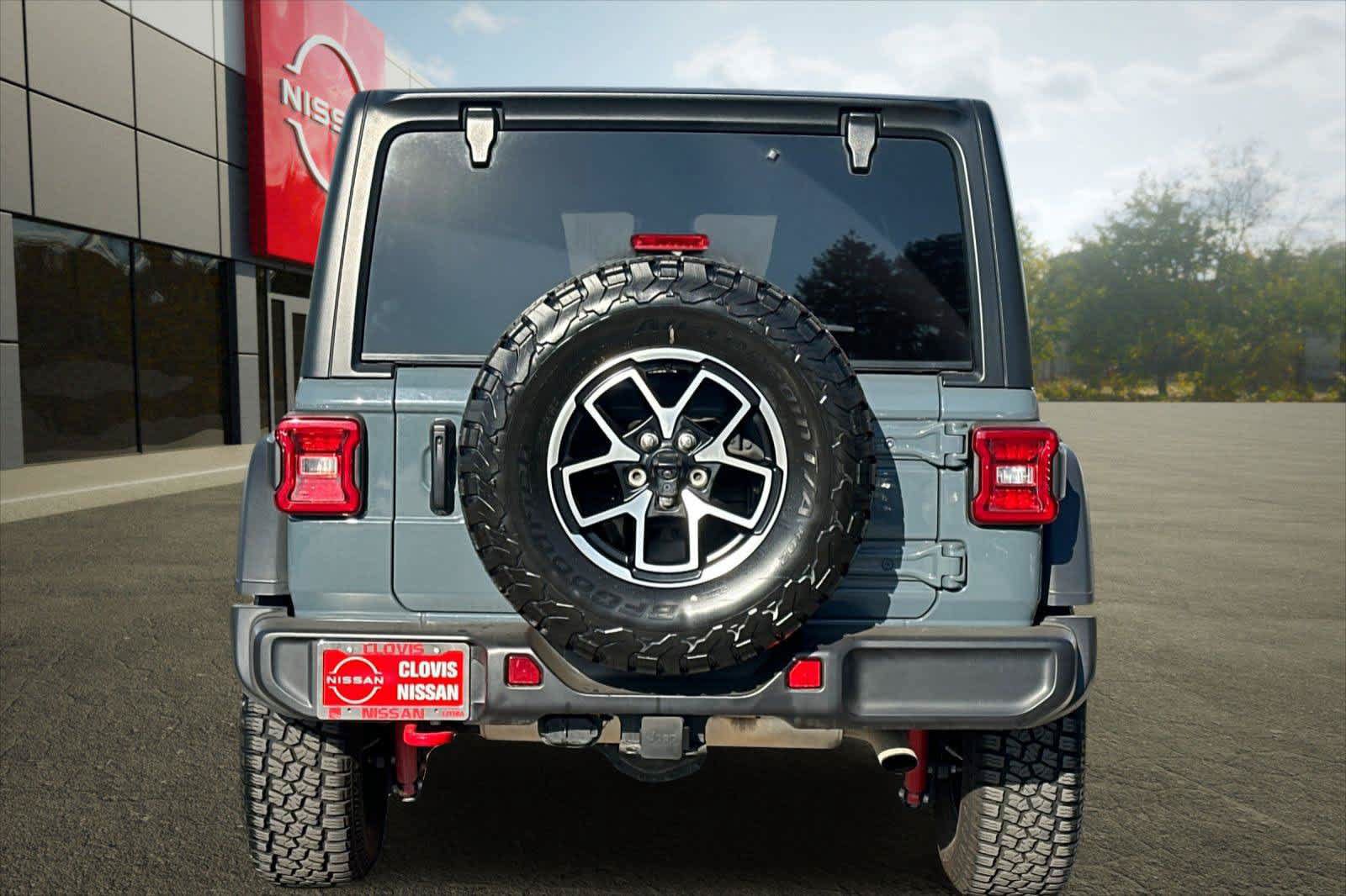 Used 2025 Jeep Wrangler Unlimited Rubicon AWD/4WD image 7