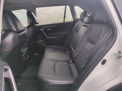 Used 2021 Toyota RAV4 Limited image 27