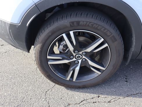 Used 2025 Volvo XC40 B5 Core image 38