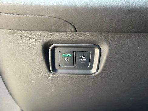 Used 2025 Porsche Cayenne S image 34