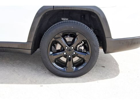 Used 2022 Jeep Grand Cherokee L Limited w/ Luxury Tech Group II image 32