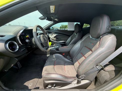 Used 2019 Chevrolet Camaro ZL1 RWD image 2