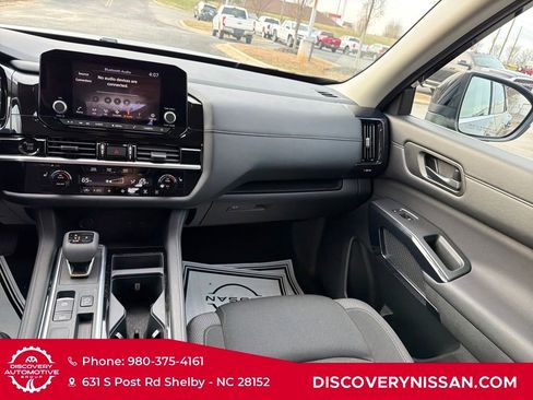 Certified 2025 Nissan Pathfinder SV image 33