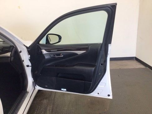 Used 2016 Lexus LS 460 AWD w/ Comfort Package image 9