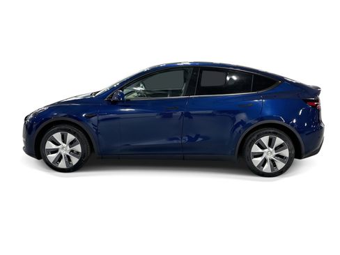 Certified 2023 Tesla Model Y Long Range AWD/4WD image 3