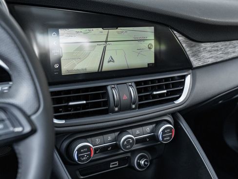 Used 2023 Alfa Romeo Giulia Sprint image 26