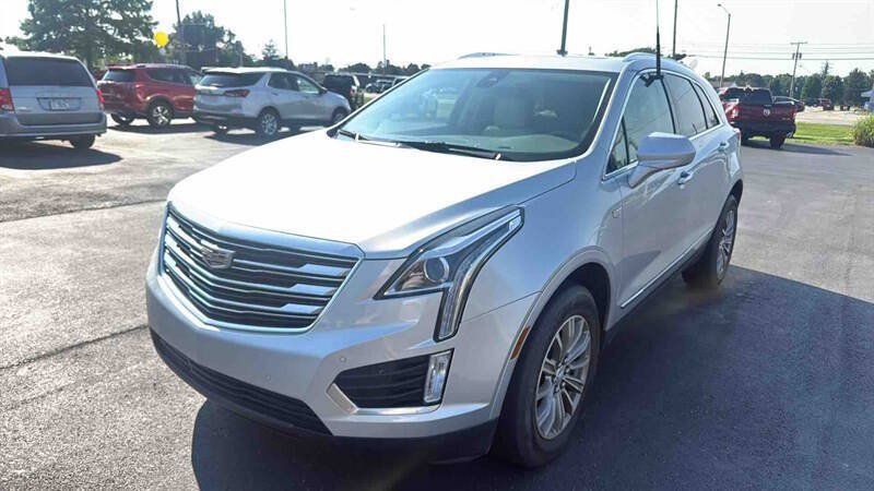 Used 2017 Cadillac XT5 Luxury w/ Driver Awareness Package FWD image 4