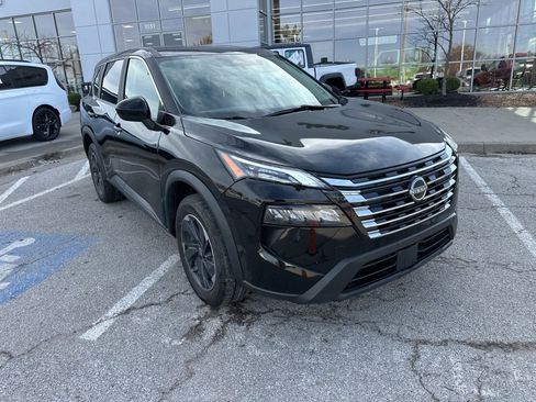 Used 2024 Nissan Rogue SV image 7