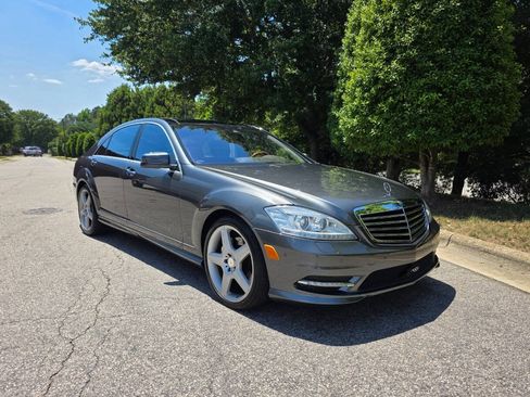 Used 2011 Mercedes-Benz S 550 w/ Sport Pkg Plus One image 7