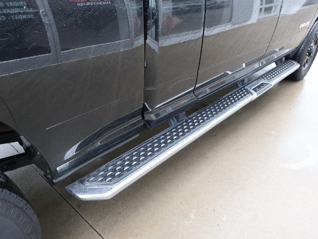 Used 2025 RAM 2500 Laramie AWD/4WD image 32