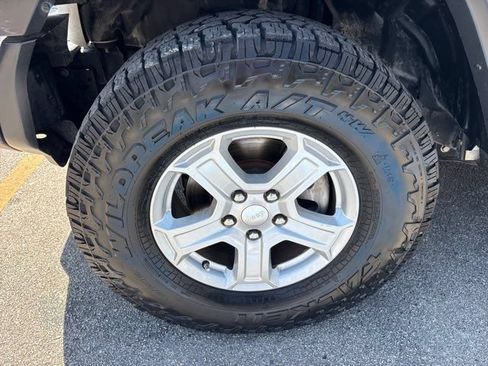 Used 2020 Jeep Wrangler Sport AWD/4WD image 9
