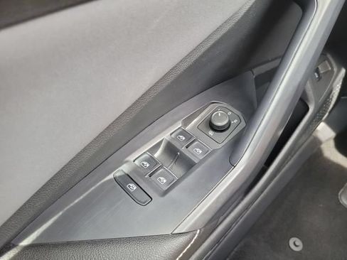 Used 2025 Volkswagen Jetta SE FWD image 27