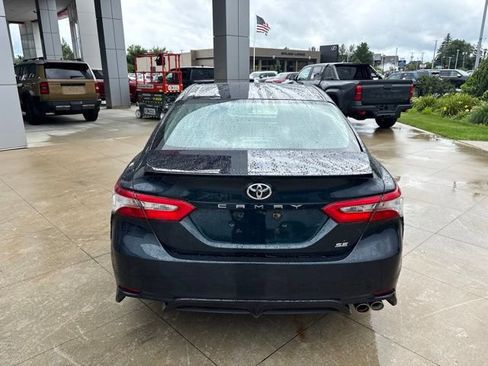 Used 2018 Toyota Camry SE FWD image 6
