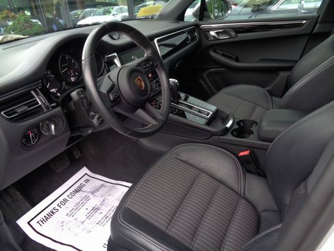 Used 2024 Porsche Macan Turbo AWD/4WD image 10