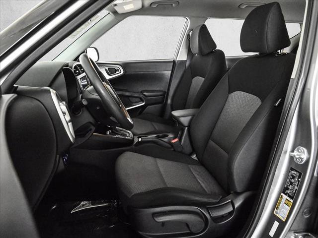 Used 2024 Kia Soul LX w/ Option Group 015 FWD image 16