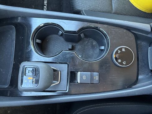 Used 2025 Nissan Rogue SV image 37