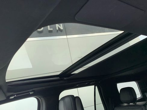 Used 2024 Lincoln Navigator Reserve image 24