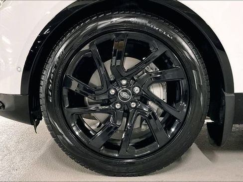 Certified 2025 Land Rover Discovery Dynamic SE AWD/4WD image 8
