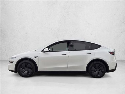 Used 2026 Tesla Model Y AWD image 8