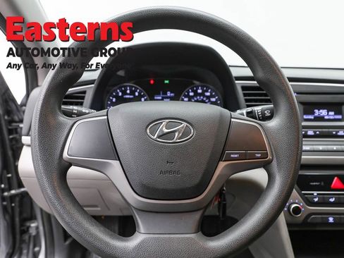 Used 2017 Hyundai Elantra SE w/ Cargo Package image 10