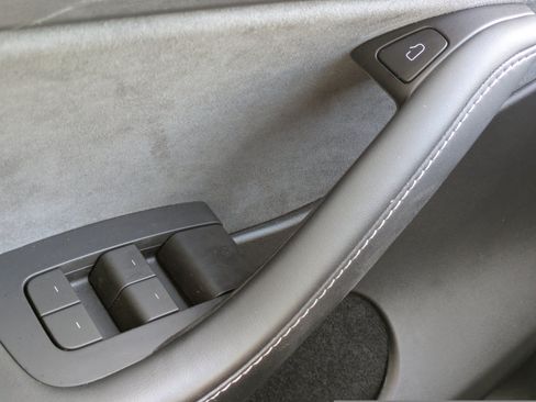 Used 2023 Tesla Model Y 2WD image 19