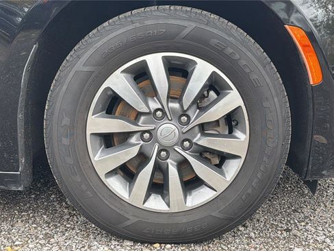 Used 2020 Chrysler Pacifica Touring-L Plus image 26