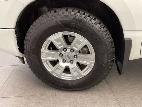 Used 2021 Nissan Titan SV w/ SV Convenience Package RWD image 11