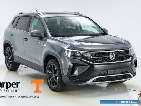 Used 2023 Volkswagen Taos SE w/ Panoramic Sunroof Package FWD image 53