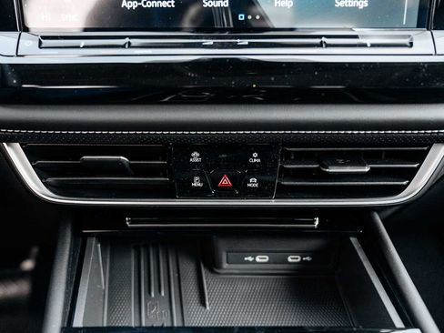 New 2026 Volkswagen Atlas SE image 32