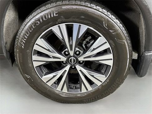 Used 2023 Nissan Rogue SV image 30