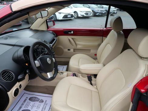Used 2007 Volkswagen Beetle Convertible w/ Package 1 FWD image 10