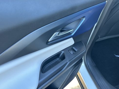 New 2026 Chevrolet Equinox EV LT image 12