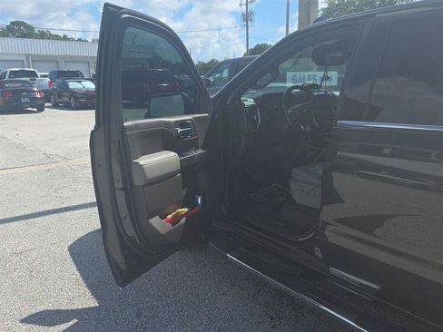 Used 2021 Chevrolet Silverado 1500 LTZ w/ Safety Package II RWD image 4