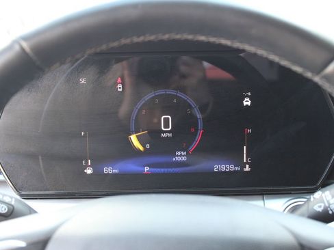 Used 2025 Chevrolet Trax LT w/ LT Convenience Package FWD image 48
