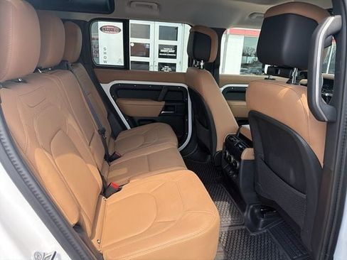 Used 2025 Land Rover Defender 110 S image 12