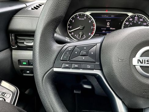 Used 2023 Nissan Sentra SV FWD image 13