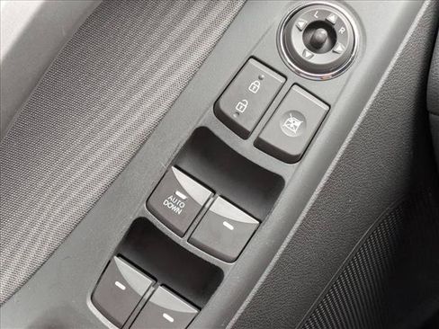 Used 2013 Hyundai Elantra GLS w/ Preferred Pkg FWD image 9