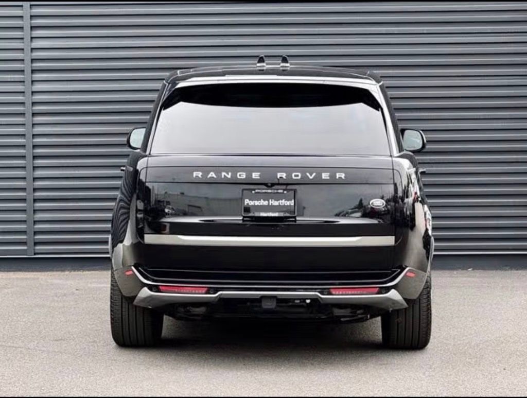 Used 2023 Land Rover Range Rover SE AWD/4WD image 3