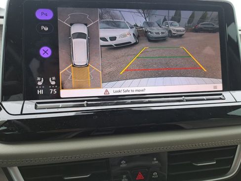 Used 2024 Volkswagen Atlas SEL Premium R-Line image 11