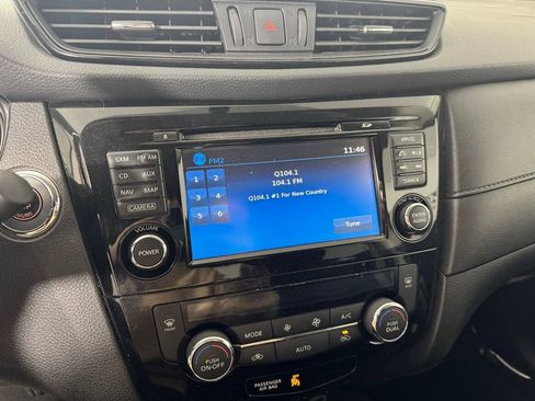 Used 2017 Nissan Rogue SV w/ SV Premium Package AWD/4WD image 16