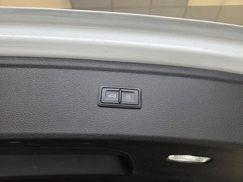 Used 2022 Audi SQ5 Premium Plus w/ Premium Plus Package image 11