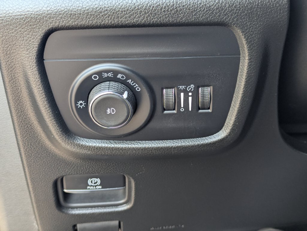 Used 2024 Jeep Grand Cherokee L Limited w/ Luxury Tech Group II AWD/4WD image 27