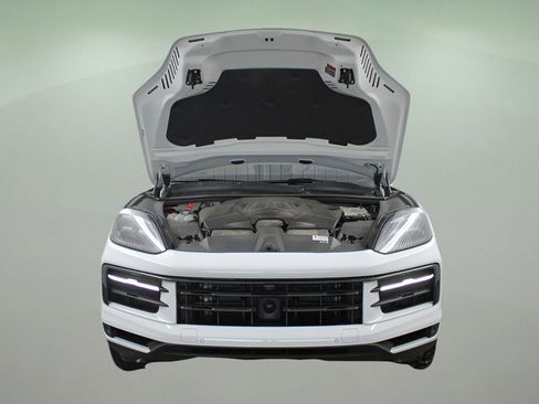 Used 2024 Porsche Cayenne AWD/4WD image 43