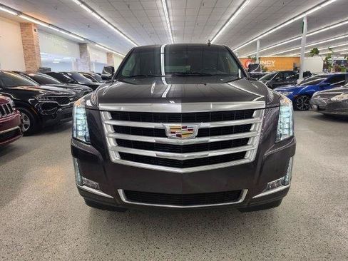 Used 2018 Cadillac Escalade ESV Luxury AWD/4WD image 2