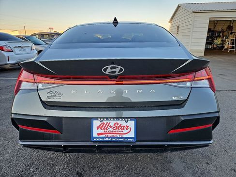 Used 2025 Hyundai Elantra Limited image 6