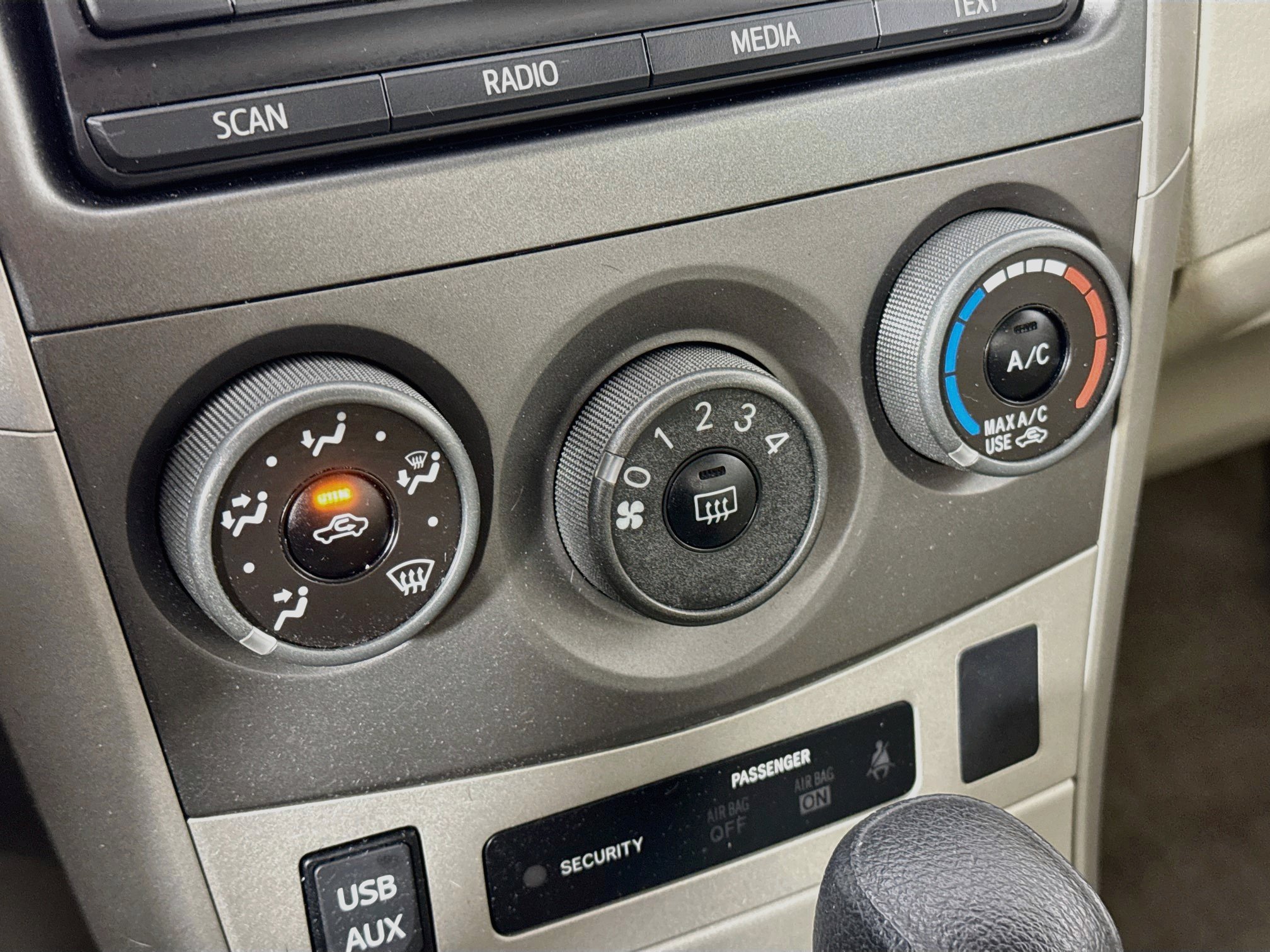 Used 2012 Toyota Corolla LE FWD image 14