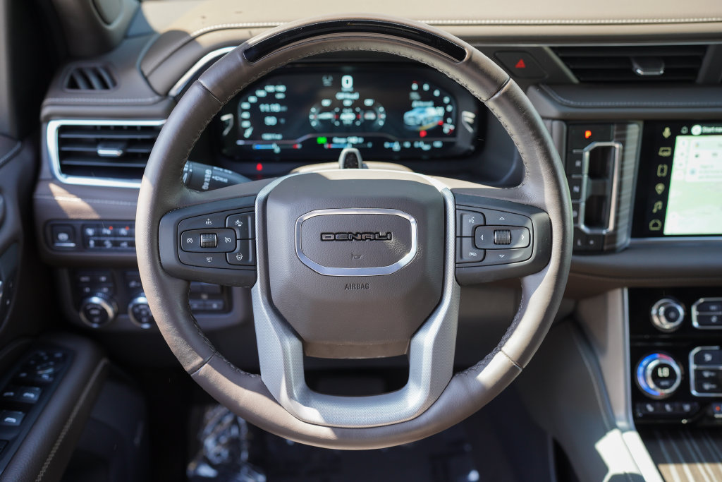 Used 2024 GMC Yukon Denali w/ Advanced Technology Package AWD/4WD image 28