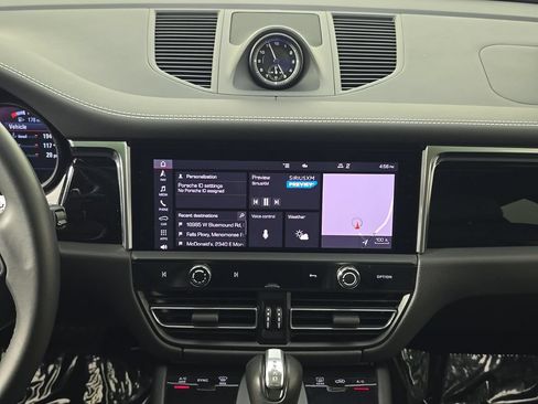 Certified 2023 Porsche Macan S AWD/4WD image 18