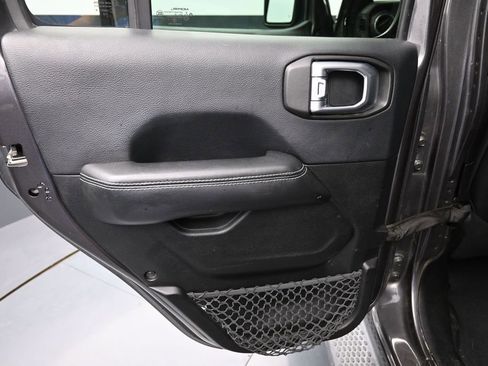 Used 2018 Jeep Wrangler Unlimited Sahara AWD/4WD image 28