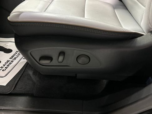 Used 2024 Chevrolet Traverse RS image 13